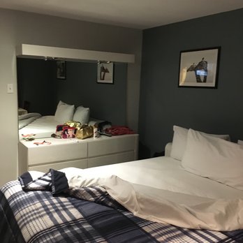 Jones Beach Hotel - King bed and large dresser - Hotels Near Me - Wantagh, New York Jones Beach Hotel - King bed and large dresser - Hotels Near Me - Wantagh, New York