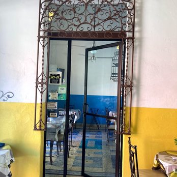 Pita Mediterranean Cuisine - looking in side the side room - Mediterranean Near Me - Mérida, MEX
