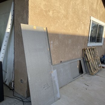 Removify Hauling & Junk Removal - Counter top and pallet on side of house - Junk Removal & Hauling Near Me Removify Hauling & Junk Removal - Counter top and pallet on side of house - Junk Removal & Hauling Near Me
