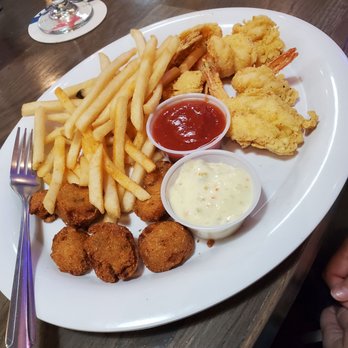 Deckhand Oyster Bar - Delicious food - Seafood Near Me - Austin, Texas