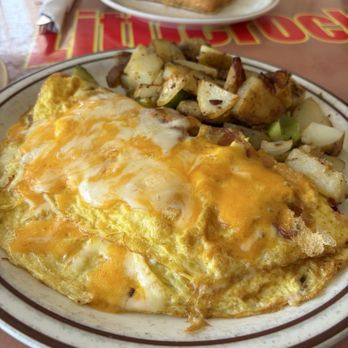 Littlerock Grill - Ham and cheese omelette with home fries on the side - Pizza Near Me - Littlerock, California