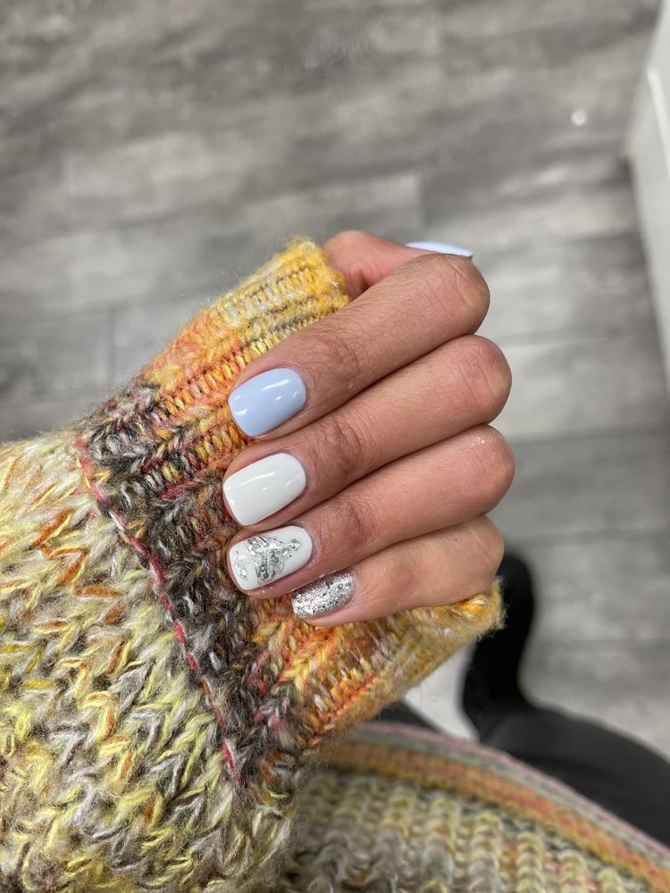 Cozy Nails Logo