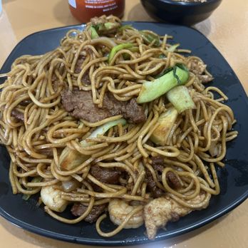 Asian Dumpling Yard - Combo chow mein - Dim Sum Near Me - Houston, Texas Asian Dumpling Yard - Combo chow mein - Dim Sum Near Me - Houston, Texas