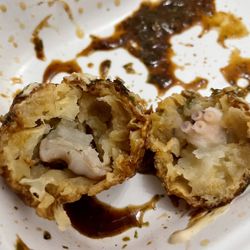 Dainobu - Inside of takoyaki