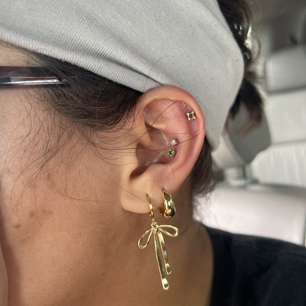 Snake bit conch piercing. I thought I was going to get a daith, but did not have the anatomy for it, and Lola helped me get to THIS :)) Snake bit conch piercing. I thought I was going to get a daith, but did not have the anatomy for it, and Lola helped me get to THIS :))