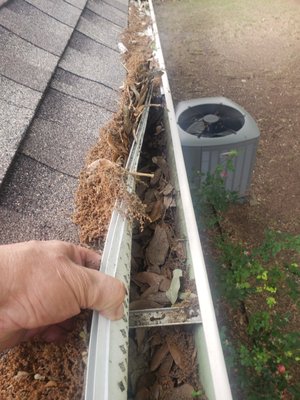 100% Guaranteed. - We are Professionals in Gutter Cleaning and Gutter Installation, 13 years in Gutter Service 100% Guaranteed with Good Work. 100% Guaranteed. - We are Professionals in Gutter Cleaning and Gutter Installation, 13 years in Gutter Service 100% Guaranteed with Good Work.