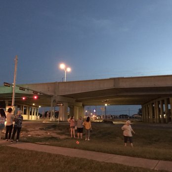 Mcneil Overpass And Interstate 35 Bridge Bats - People waiting on bats on a Saturday night - Landmarks & Historical Buildings Near Me - Round Rock, Texas Mcneil Overpass And Interstate 35 Bridge Bats - People waiting on bats on a Saturday night - Landmarks & Historical Buildings Near Me - Round Rock, Texas