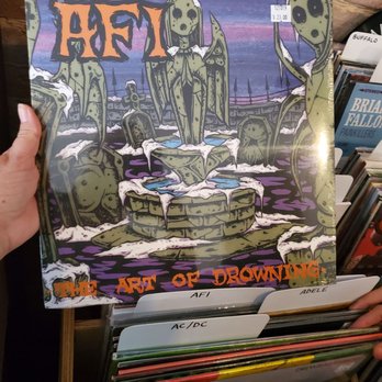 AndVinyl Records - Searching through the Vinyl at &Vinyl - Vinyl Records Near Me - Clarksville, Tennessee