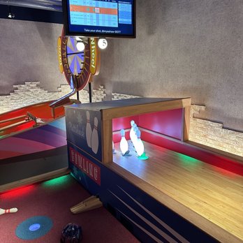 Puttshack - Oakbrook - Bowling hole - Mini Golf Near Me - Oak Brook, Illinois Puttshack - Oakbrook - Bowling hole - Mini Golf Near Me - Oak Brook, Illinois