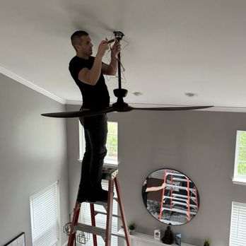 Amp Tech Electric - Electricians Near Me - Elmhurst, Illinois