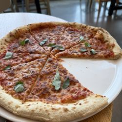 Happy Italy - Margarita pizza.