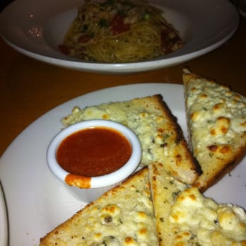 Lombardi's Italian Restaurant - garlic bread- yum - Italian Near Me - Everett, Washington