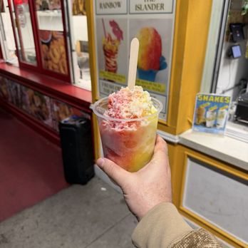 Brian's Shave Ice - Cherry & Banana w/ snow cap (large) - Shaved Ice Near Me - Venice Beach, California