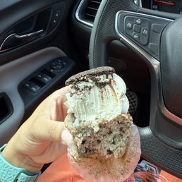 Cookies N Cream Cupcake