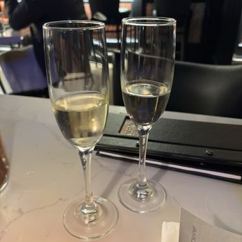 Ceron Kitchen - Champagne - New American Near Me - Alameda, California