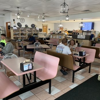 The Bagel Shoppe & Cafe - people sitting at tables - Bagels Near Me - Menominee, Michigan The Bagel Shoppe & Cafe - people sitting at tables - Bagels Near Me - Menominee, Michigan