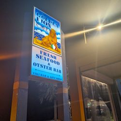 The Golden Lion Cafe - Outside