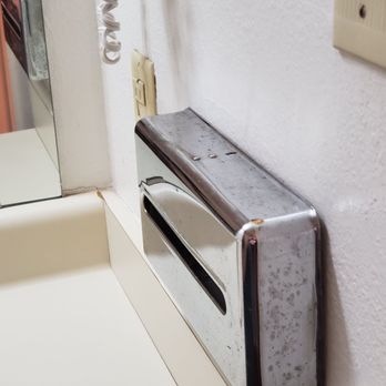 Regency Inn - Rusted facial tissue holder. - Hotels Near Me - Hondo, Texas