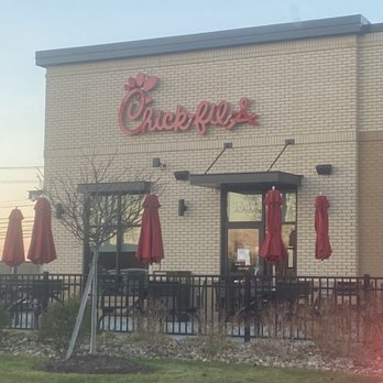 Chick-fil-A - ows the outside of a chick - fil's restaurant - Fast Food Near Me - Youngstown, Ohio