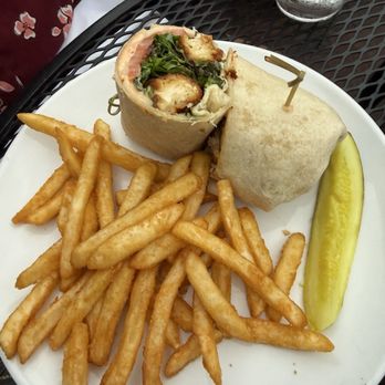 Sweetwaters - Short sleeve chicken sandwich - American Near Me - Burlington, Vermont Sweetwaters - Short sleeve chicken sandwich - American Near Me - Burlington, Vermont