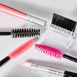 GladGirl - Separate your lashes and bring your best brow forward with the Duo Angled Brush by Glad Lash.