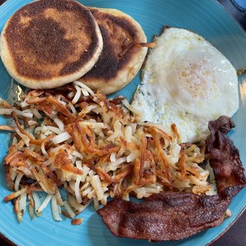 Mo's Diner & Lounge - Buttery toasted English muffin, golden delicious hash browns, yummy crispy bacon, and a perfectly-cooked over medium egg. - Diners Near Me - Manitou Springs, Colorado Mo's Diner & Lounge - Buttery toasted English muffin, golden delicious hash browns, yummy crispy bacon, and a perfectly-cooked over medium egg. - Diners Near Me - Manitou Springs, Colorado