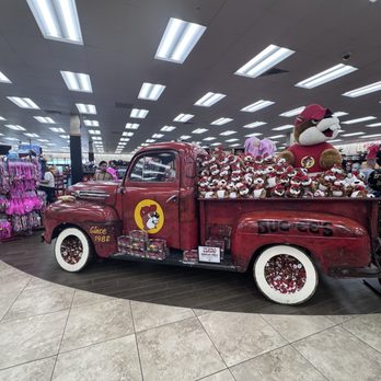 Buc-ee's - Gas Stations Near Me - Calhoun, Georgia