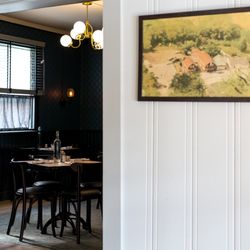 Due West Tavern - Rustic yet modern décor at Due West