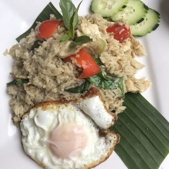 Pintoh Thai - Green curry chicken fried rice with over easy egg - Thai Near Me - Oakland, California Pintoh Thai - Green curry chicken fried rice with over easy egg - Thai Near Me - Oakland, California