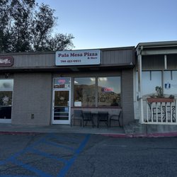 Pala Mesa Pizza - The entrance