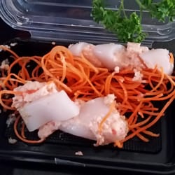 sushi-itto - Caliente y mal echo. It's squid. Hot and squished..