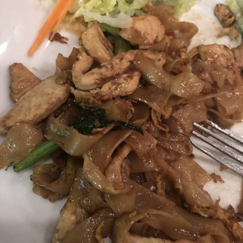 Red Elephant - Pad Ze U with chicken - Thai Near Me - Marietta, Georgia Red Elephant - Pad Ze U with chicken - Thai Near Me - Marietta, Georgia