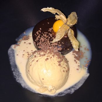 Cera 23 - Death by chocolate 6 coulant w ferrero rocher, white chocolate and caramel ice cream - Spanish Near Me - Barcelona, B