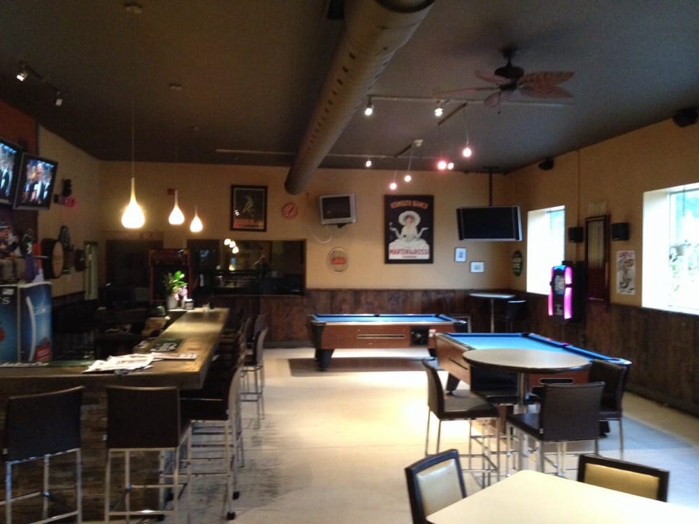 Lakers Tap Grill & Games Logo