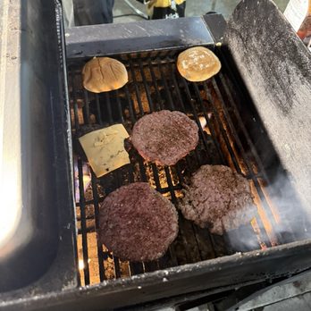Louie's Smokin BBQ - Cheeseburger - Caterers Near Me Louie's Smokin BBQ - Cheeseburger - Caterers Near Me