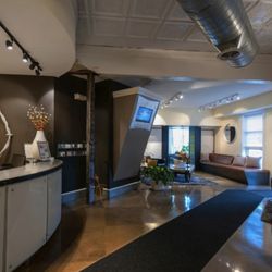 Certified Nails - Lobby