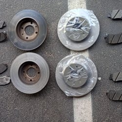 Hollow Mechanic Services - Old metal to metal pads and rotors with brand new rotors and brand new pads