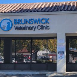 Exterior outside entrance of Brunswick Veterinary Clinic - Brunswick Veterinary Clinic view from parking lot - Grass Valley, California Exterior outside entrance of Brunswick Veterinary Clinic - Brunswick Veterinary Clinic view from parking lot - Grass Valley, California
