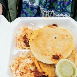 La Salvadoreña #2 - Pupusas (queso, revueltas, chicharron)
Pupusas (cheese, beans&cheese, pork&cheese)