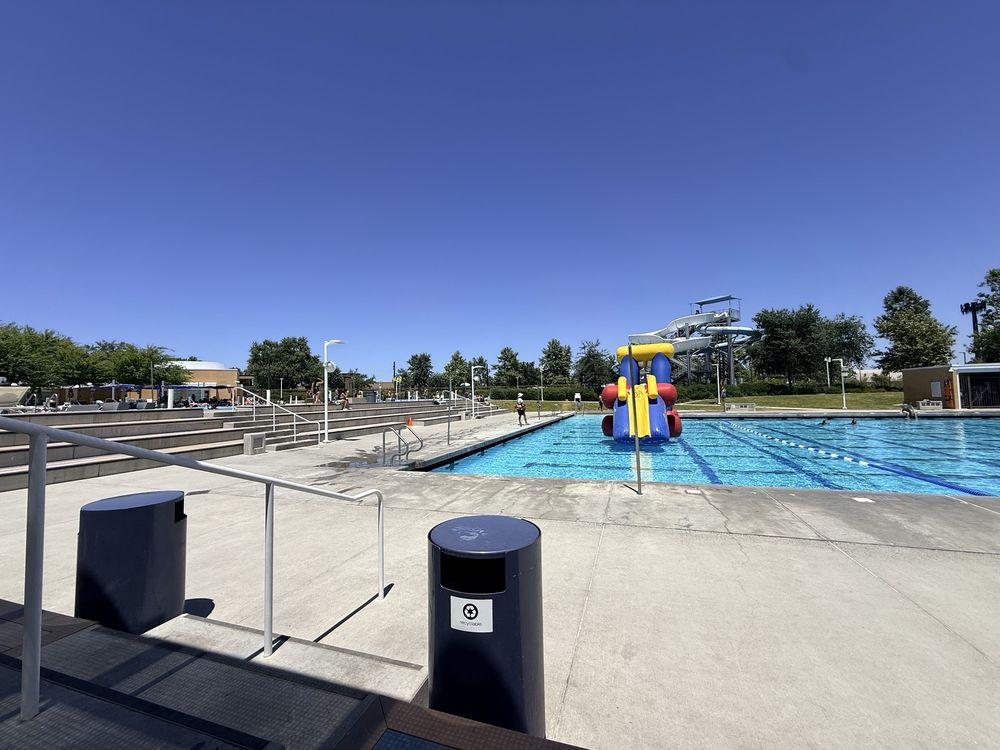 Elk Grove Aquatics Center Logo
