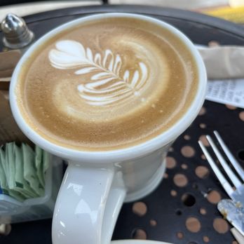 Urth Caffé- Melrose - Latte - Coffee & Tea Near Me - West Hollywood, California