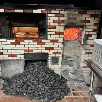 Sally's Apizza - Pizza oven - Pizza Near Me - New Haven, Connecticut Sally's Apizza - Pizza oven - Pizza Near Me - New Haven, Connecticut