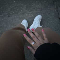 Urbantopia Spa - Gel manicure with cat eye