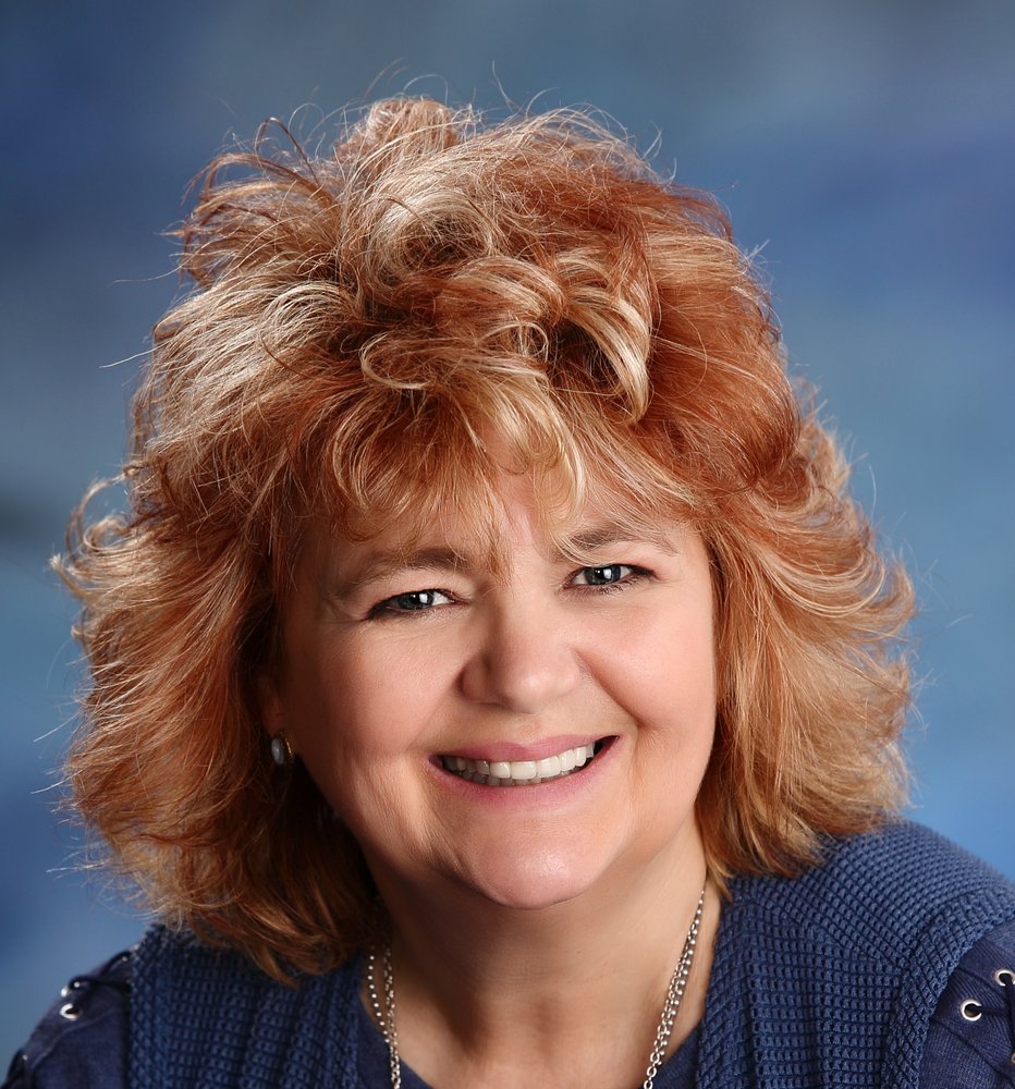 ANNA BROWN REALTOR MIDWEST REAL ESTATE Contact Agent 202 W Karsch