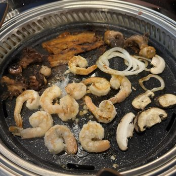 Hi Pot - shrimp, mushrooms, onions, and meat in a frying pan - Hot Pot Near Me - Pottstown, Pennsylvania Hi Pot - shrimp, mushrooms, onions, and meat in a frying pan - Hot Pot Near Me - Pottstown, Pennsylvania