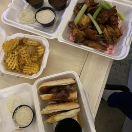 Wings n French dip with seasoned fries Wings n French dip with seasoned fries