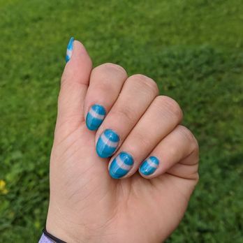 Fingerpaint Chicas - Negative space nails by Cehcee - Nail Salons Near Me - Pasadena, California