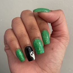Gabii Halloween nails