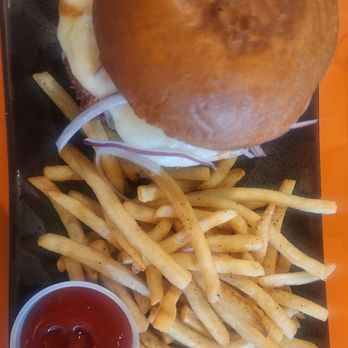 The Sweet Sap - Fried shrimp sandwich and fries - New American Near Me - Flushing, New York
