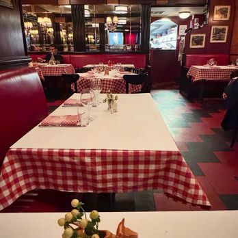 Le Veau D’Or - Inside - French Near Me - New York, New York Le Veau D’Or - Inside - French Near Me - New York, New York